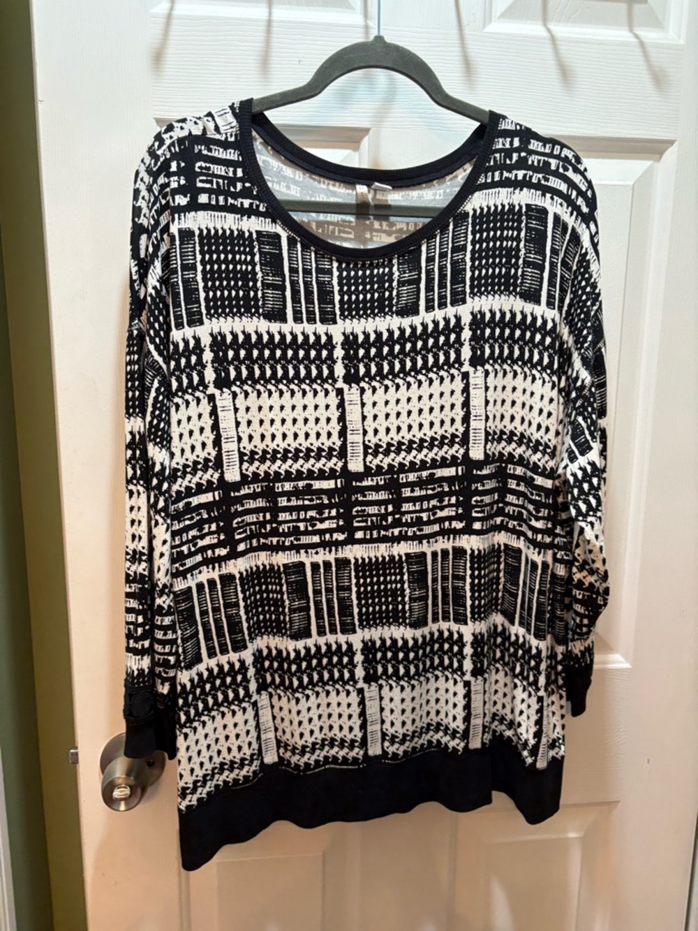 Plus women’s Black & White Patterned Lightweight Top from Cato